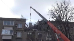 Украинский снаряд разрушил жилой дом в Донецке: видео последствий