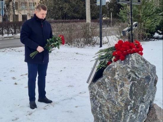 Белгородский мэр Валентин Демидов почтил память погибших на камышитовом заводе
