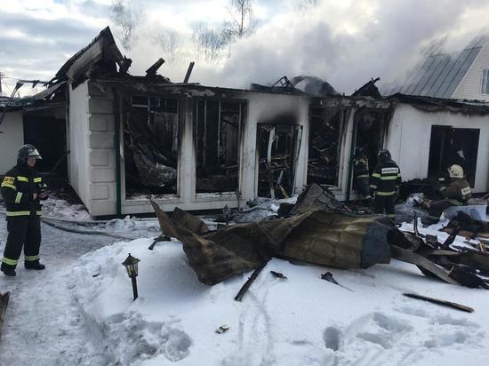 Названа возможная причина возгорания дома в Подмосковье, где погиб пожарный