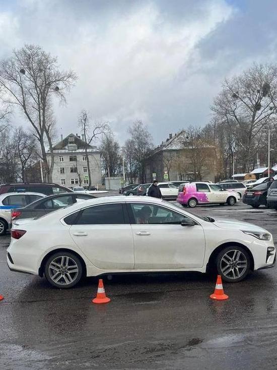 На парковке в Калининграде водитель Kia Cerato сбил пешехода