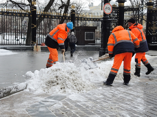 Коммунальщики растапливали лед кипятком в Подмосковье