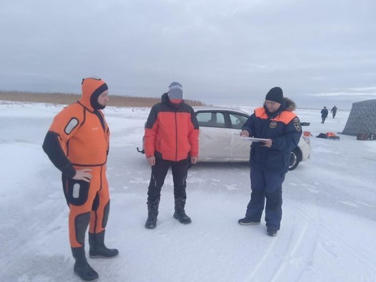 Спасатели из Новой Ладоги вновь вышли на Ладожское озеро в поиске рыбаков-нарушителей