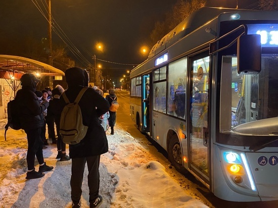 Автобус нового перевозчика заглох в Соломбальском округе Архангельска