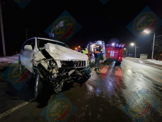 Спасатели деблокировали из автомобилей пострадавших в ДТП в Южно-Сахалинске
