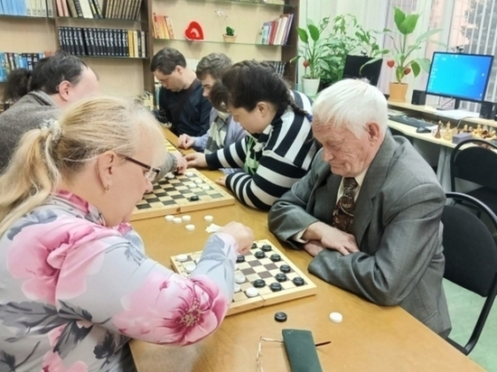 Волгоградцы с инвалидностью померились силами в шахматах и шашках