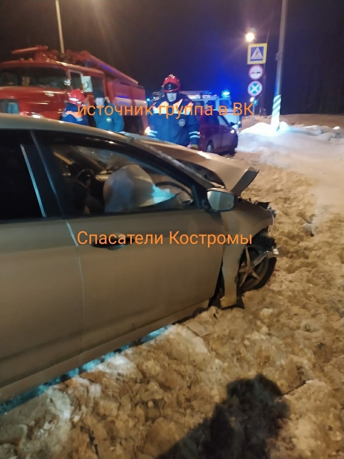 В Костромской области грузовик расплющил легковушку