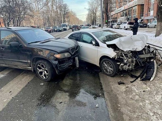 На дорогах Иркутска за неделю пострадало 30 человек и 587 машин