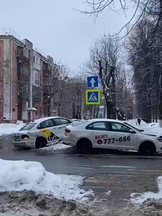 В Ярославле произошла автодуэль водителей такси