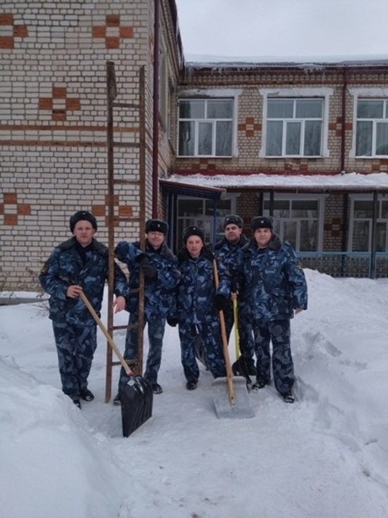Работники одной из ивановских ИК помогли со снежными завалами детскому саду