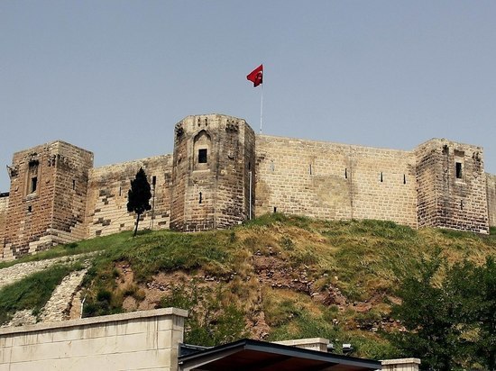 Древняя крепость в турецком Газиантепе рухнула из-за землетрясения