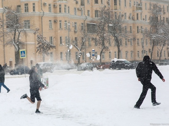 Циклон несет в Астрахань снегопад, сильный ветер и морозы