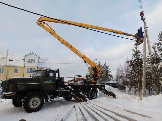 «Не страшны лед и мокрый снег»: в Ноябрьске к частным домам подвели безопасные электропровода