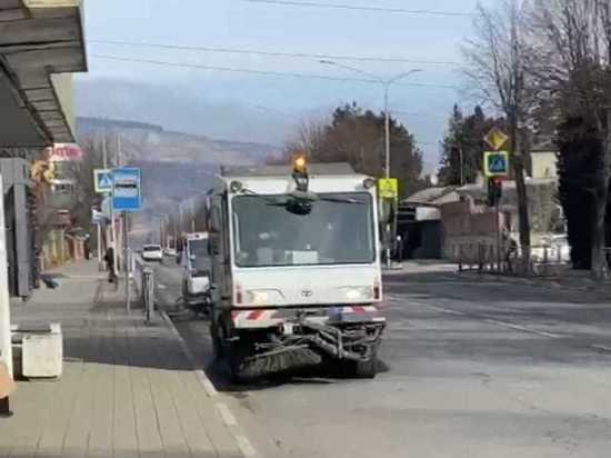 На улицы Кисловодска вышла новая спецтехника