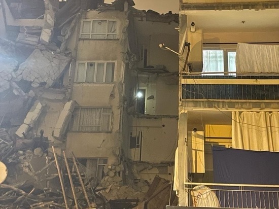 Вице-президент Турции Октай: из-за землетрясения погибли 284 человека