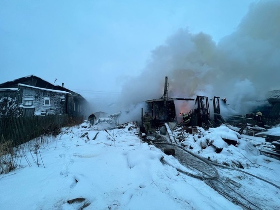 На окраине Архангельска горел частный дом