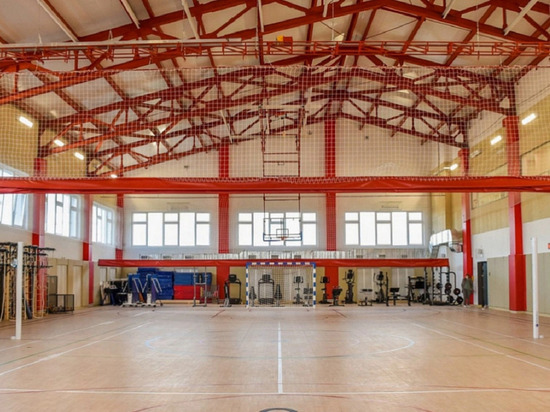 На Ямале взрослым разрешили тренироваться в школьных спортзалах