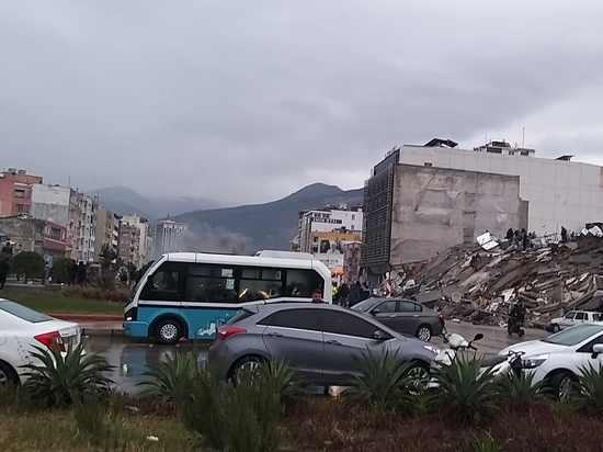 Турецкий порт Искендерун приостановил работу из-за разрушений после землетрясения
