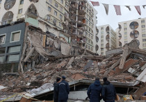 В Турции произошло сильнейшее землетрясение - за утренними толчками силой 7,7 балла днем началась новая, не менее мощная серия