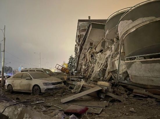 Аэропорт Аданы прекратил работу из-за землетрясений