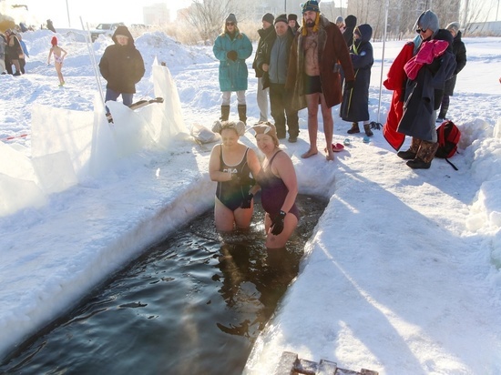  В Новосибирске в мороз -14 начался суточный марафон по заплыву в ледяной воде