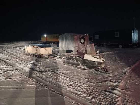 В Тазовском районе спасатели вызволили из снежного плена снегоходчика с пассажиром-подростком