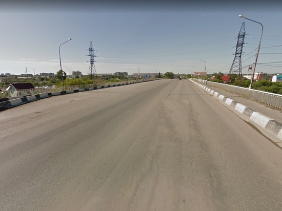 Три человека пострадали в столкновении такси и грузовика в Каменске-Уральском