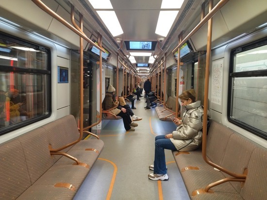 «В метро читает каждый третий, но никто не стал уступать женщине место в общественном транспорте»: описывает в соцсети турист из Ростова свои впечатления от недавней поездки в Москву