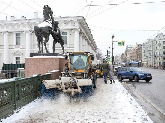 Более 1,1 млн кубометров снега вывезли с улиц Петербурга с начала зимы