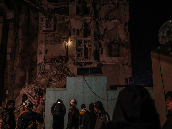 Число жертв землетрясения в Турции достигло 1762 человек