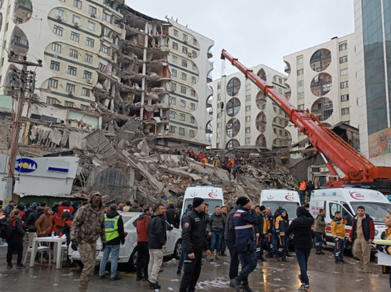 ВОЗ: число погибших от землетрясения в Турции может увеличиться в восемь рaз