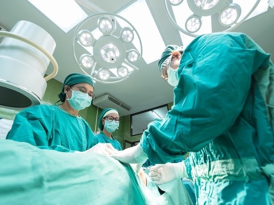 В Казахстане хирурги извлекли из желудка школьницы килограммовый ком волос