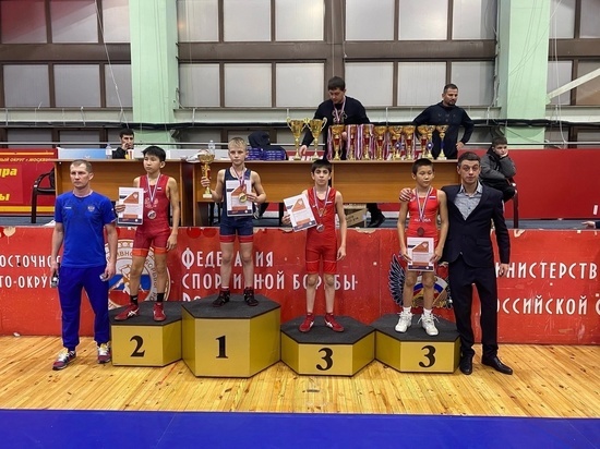 Юные калмыцкие борцы привезли 6 медалей московского турнира в поддержку СВО