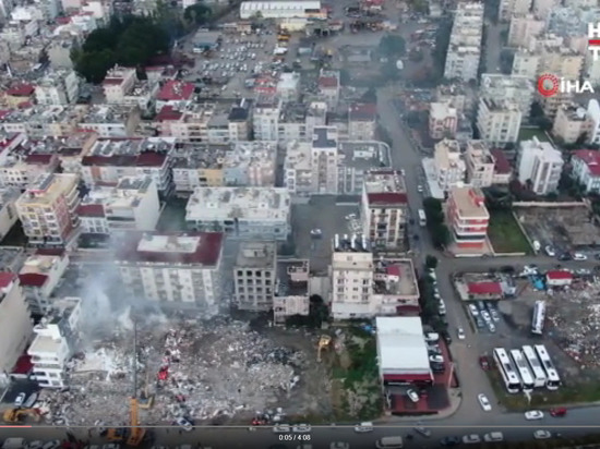 Турецкие СМИ выложили видео сильных разрушений в турецком Искендеруне