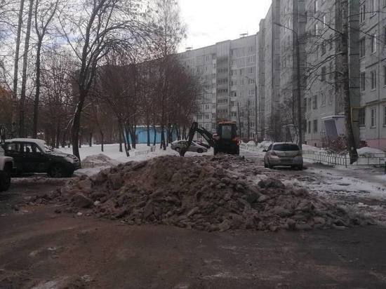 Прокуратура обнаружила ледяные колеи во дворе дома в Твери