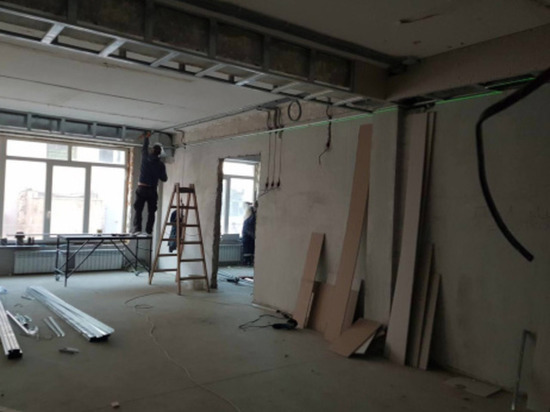 В Белгороде в школе № 45 продолжается капремонт: уже обновили фасад и кровлю