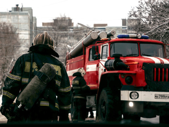 Ночью пожарные выезжали тушить горящий автомобиль в Тверской области