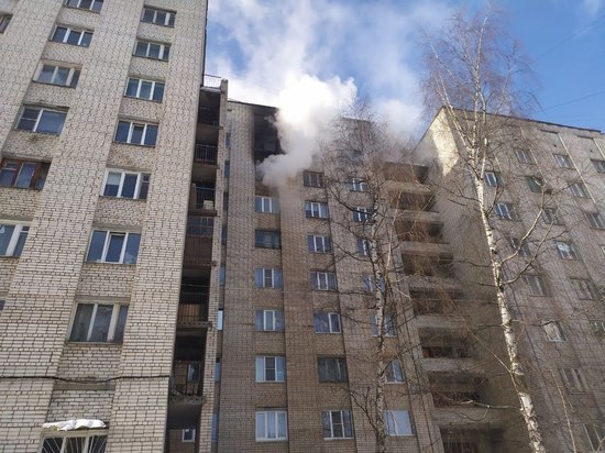 Жителей дома в Чебоксарах эвакуировали из-за пожара