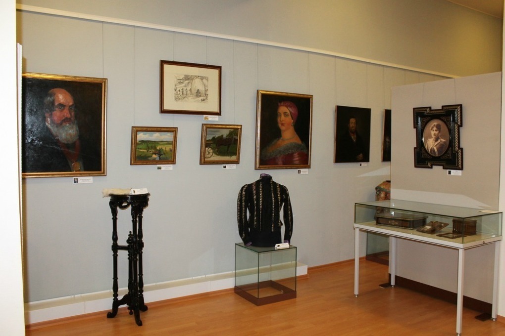 В костромском музее-заповеднике «Щелыково» открылась выставка предметов времен  Островского