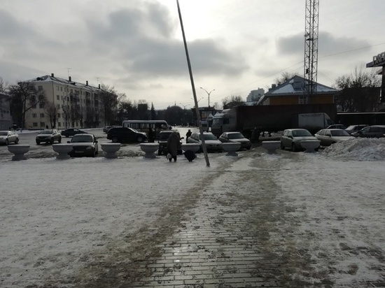 Пиза по-пензенски: жители просят главу города выпрямить столб у Пензы-1