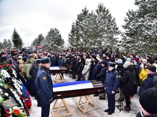 Более двух тысяч вологжан пришли проститься с погибшими воинами