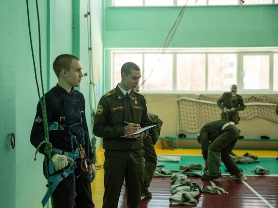В Курске состоялись военно-патриотические соревнования «Равняемся на храбрых»