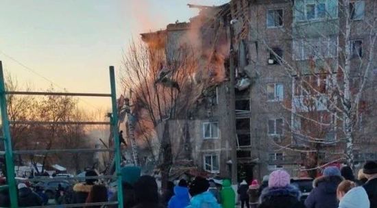 В Тульской области подъезд жилого дома обрушился из-за взрыва газа: видео