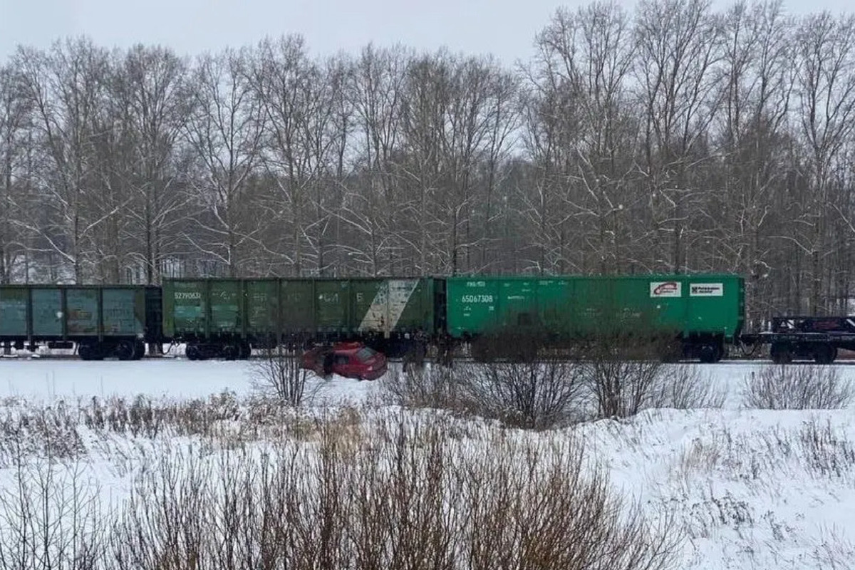Железнодорожное ДТП: костромичка на «Рено» столкнулась с товарным поездом