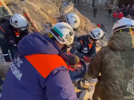 САНА: российские спасатели достали девочку из-под обломков в сирийской Джебле