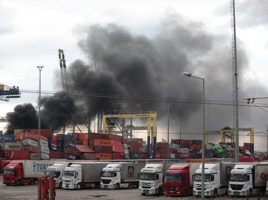 Минобороны Турции: пожар в порту Искендерун потушен