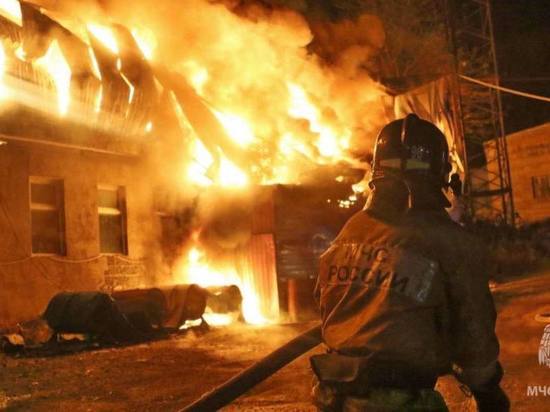 Пожарные потушили двухквартирный жилой дом в поселке Горнореченский в Приморском крае