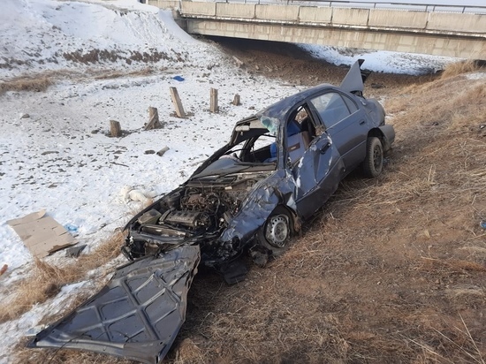 В Хакасии водительница выжила в аварии с перевернувшимся авто