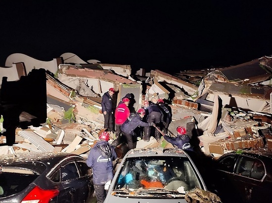 В Турции спасли несколько детей из-под завалов через двое суток после землетрясения