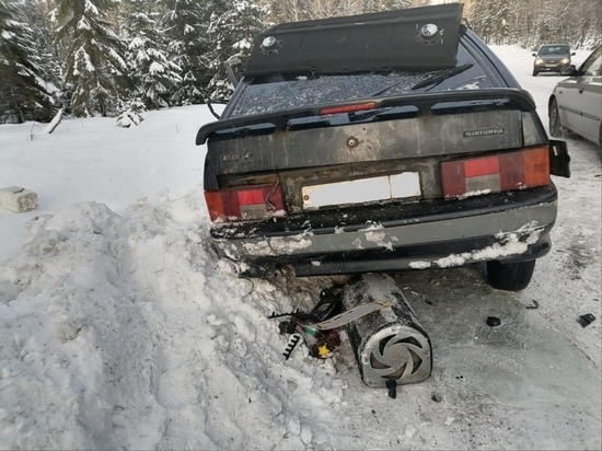 В Карелии пьяный водитель без прав влетел в снегоуборочную машину