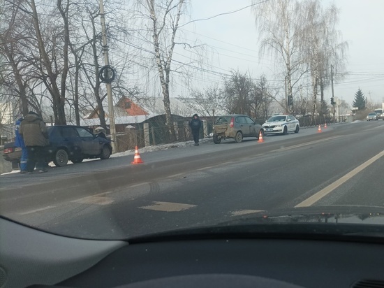 Два человека пострадали в ДТП с двумя легковушками в Курске
